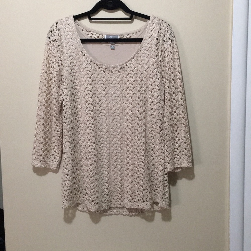 Simply sexy top. Can be worn dressy or casual.